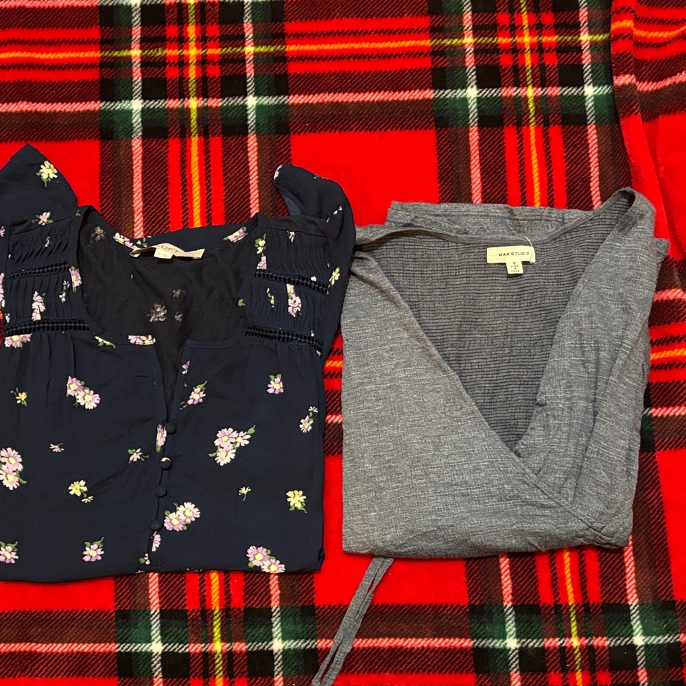Bundle blouse size small Floral and Solid Tops Set